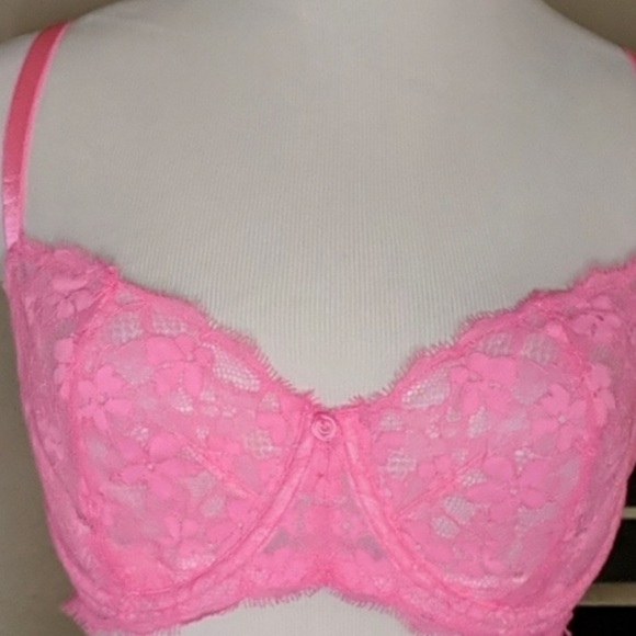 Victoria’s Secret very sexy lace bra 34DD - Picture 2 of 6